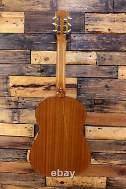 H. Jimenez LG El Maestro Nylon-String Non-Cutaway Acoustic-Electric Guitar Satin