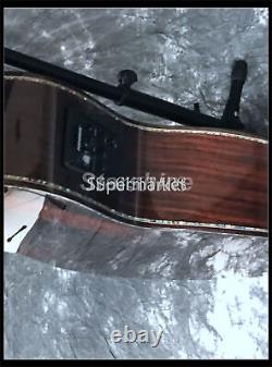 Guitare acoustique-électrique à 6 cordes, avec touche noire, os de sillet, et table en épicéa massif.