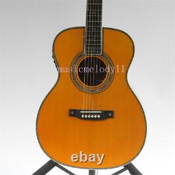 Guitare électro-acoustique OM42 avec table en épicéa massif, touche noire et incrustations en nacre.