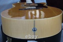 Guitare électro-acoustique jumbo Takamine G Series EG523SC avec étui rigide.