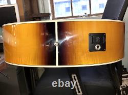 Guitare jumbo à 12 cordes en érable avec table massive et préampli Guild F-2512E Deluxe